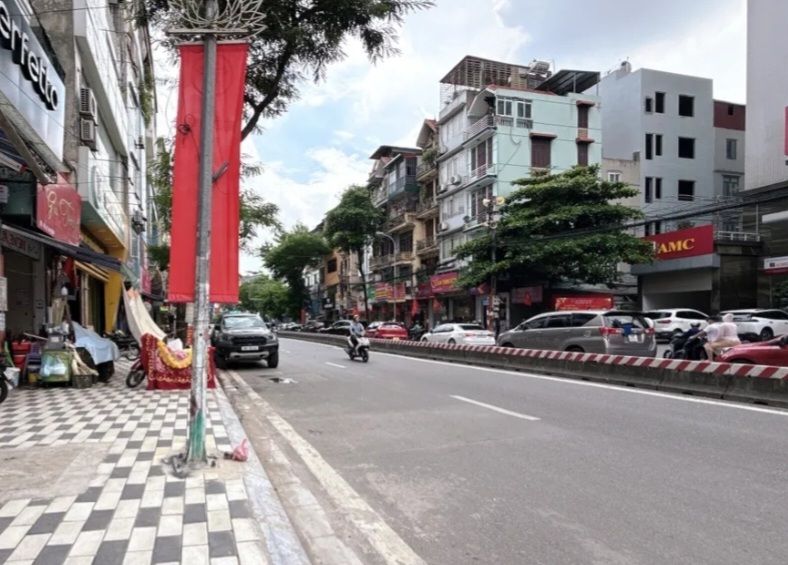 Bán FrontHouse 170m² mặt phố Lạc Long Quân, Tây Hồ - Giá 85 tỷ, đầu tư sinh lời!