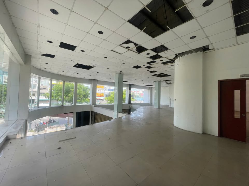 Cho thuê mặt bằng kinh doanh lô góc Điện Biên Phủ 400m² - Vị trí đắc địa, kinh doanh thuận lợi!
