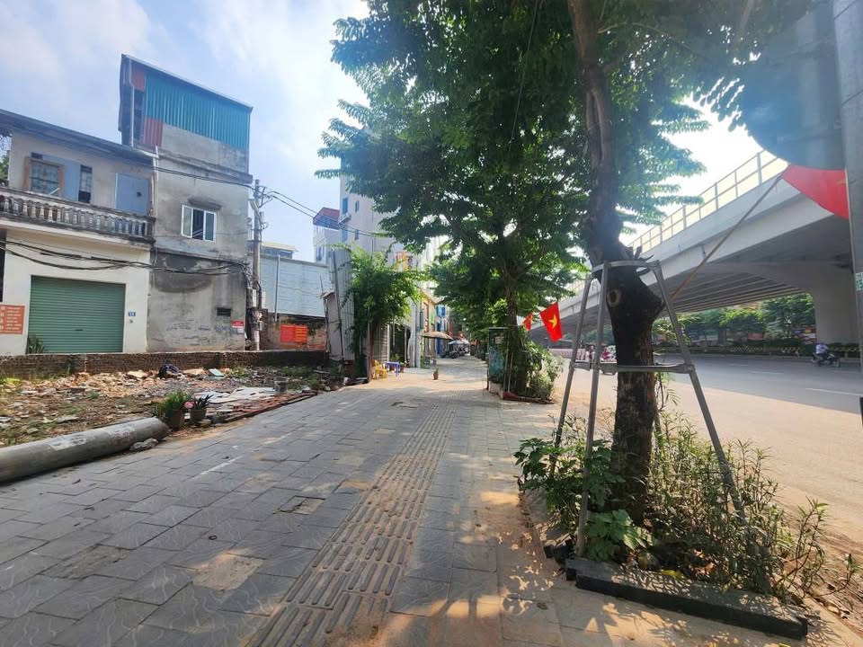 Mặt phố lô góc Trần Cung 85m² giá 39 tỷ - Đầu tư sinh lời ngay!