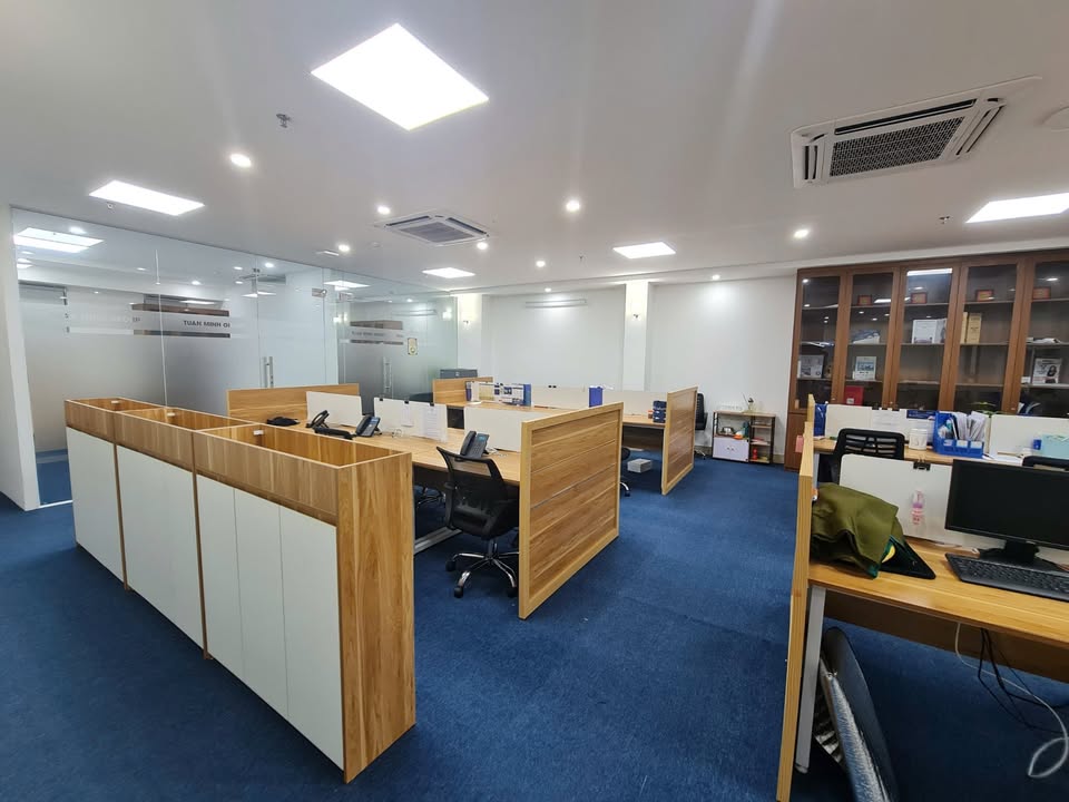Văn phòng cho thuê tại Trần Thái Tông 160m² - Chính chủ, view đẹp, đầy đủ nội thất!