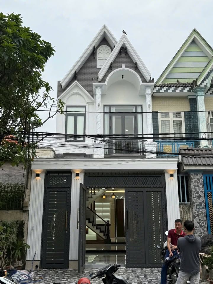 Nhà phố Bà Điểm Hóc Môn 110m² giá 6.5 tỷ - Thiết kế hiện đại, tiện nghi