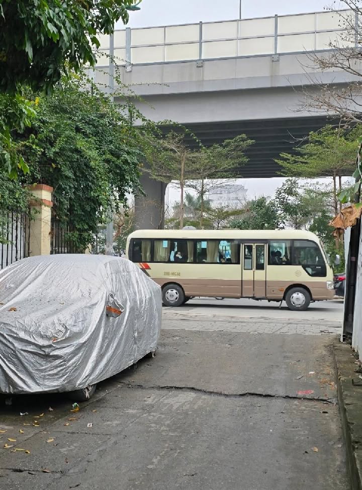 Nhà phố Phạm Văn Đồng 50m² giá 9 tỷ - Ô tô đỗ cửa, không gian thoáng mát!