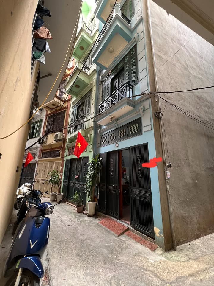 Nhà góc Hào Nam 28m² giá 6.85 tỷ - Chính chủ bán gấp!