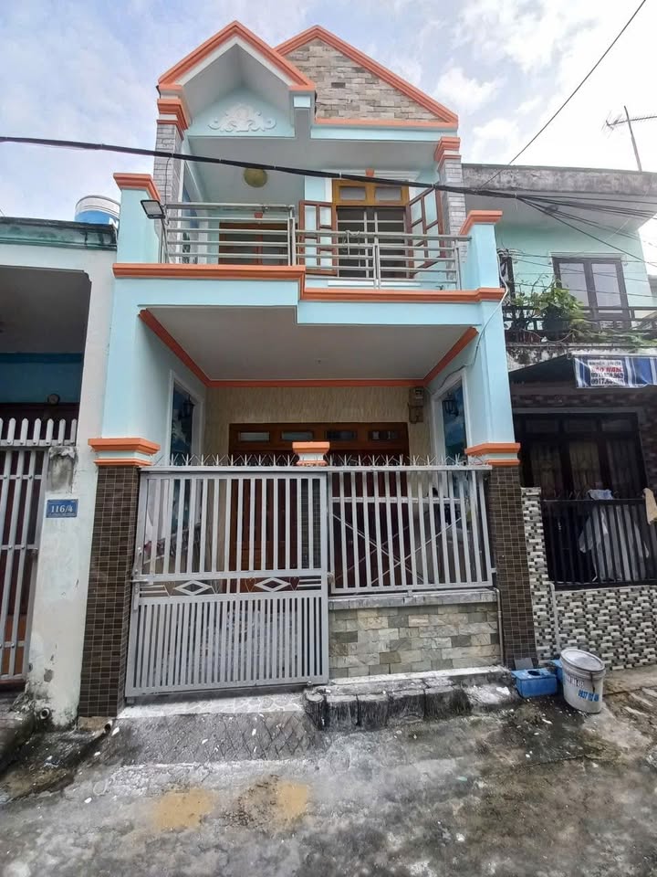 Nhà riêng Dĩ An 52m² giá 1.69 tỷ - Bán gấp, sổ chung!