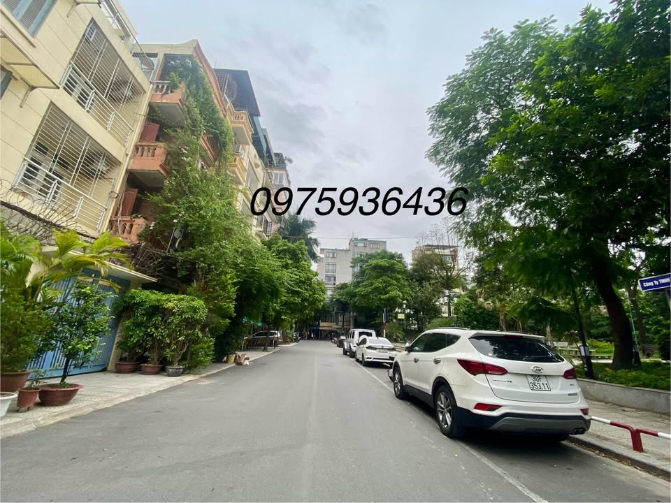 Tòa nhà 6 tầng tại Hoàng Cầu 80m² giá 40 tỷ - Kinh doanh sầm uất!