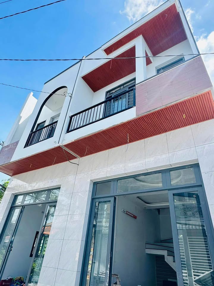 Nhà 2 tầng Bình Khánh Long Xuyên 48m² giá 1 tỷ - Gần chợ Sao Mai chỉ 300m!