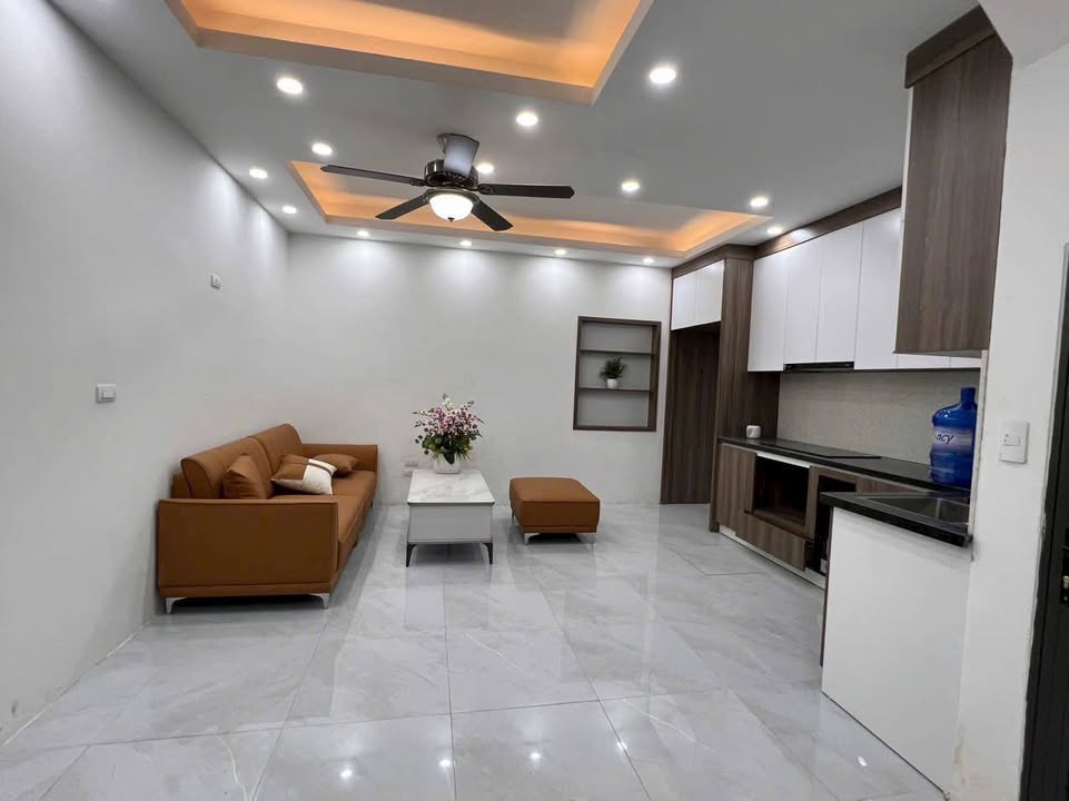 Nhà phố 351 Lĩnh Nam, Hoàng Mai 34m² giá 4.5 tỷ - Sổ chung, gần trường học!