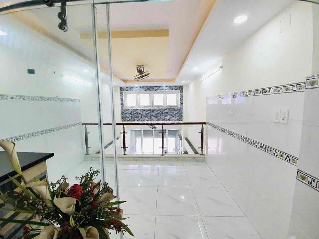 Nhà mặt tiền 6 tầng ngay chợ Phạm Thế Hiển, 69m² - Thang máy riêng, thích hợp kinh doanh!