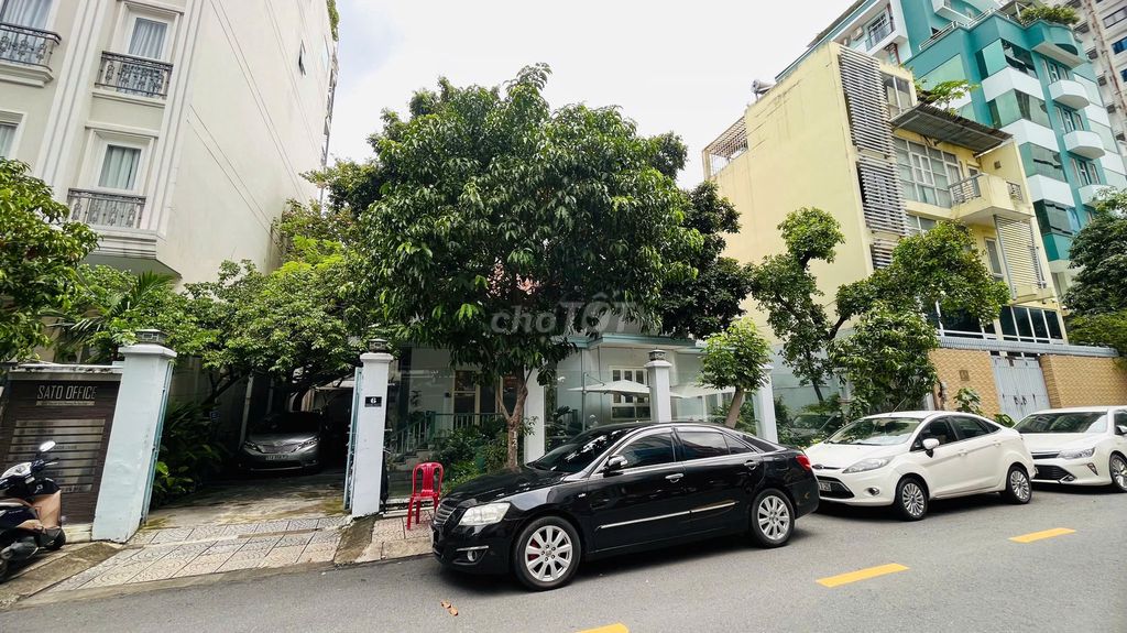 Nhà Mặt Tiền Đường Phan Kế Bính Quận 1, 600m² giá 150 triệu - Vị trí kinh doanh đắc địa!