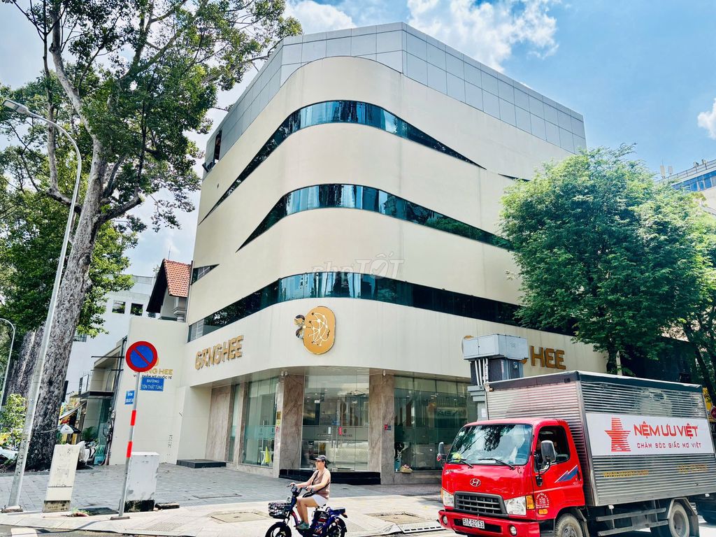 Cho thuê góc 2 mặt tiền Sương Nguyệt Ánh - Tôn Thất Tùng, Quận 1, 1200m² - Vị trí đắc địa kinh doanh!