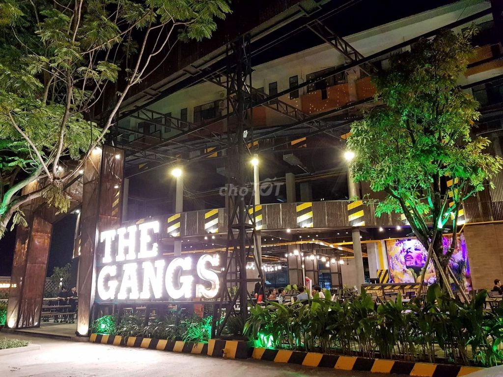 Cho thuê nhà mặt tiền đường 3/2, Quận 10 - Diện tích 800m², giá 250 triệu/tháng - Thích hợp kinh doanh đa dạng!