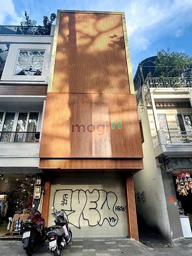 Cho Thuê Nhà Mặt Tiền Trần Hưng Đạo, Quận 1 - Kinh Doanh Sầm Uất Tại Vị Trí Đắc Địa!