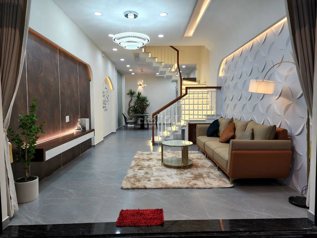 Bán nhà 5 tầng Trần Bình Trọng, Bình Thạnh 50m² giá 6.85 tỷ - Cơ hội hiếm có!