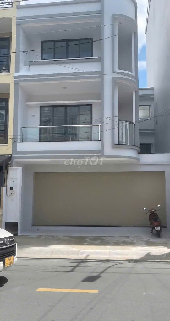 Nhà góc 2MT Đường Phan Xích Long 120m² giá 50 triệu - Vị trí kinh doanh sầm uất!