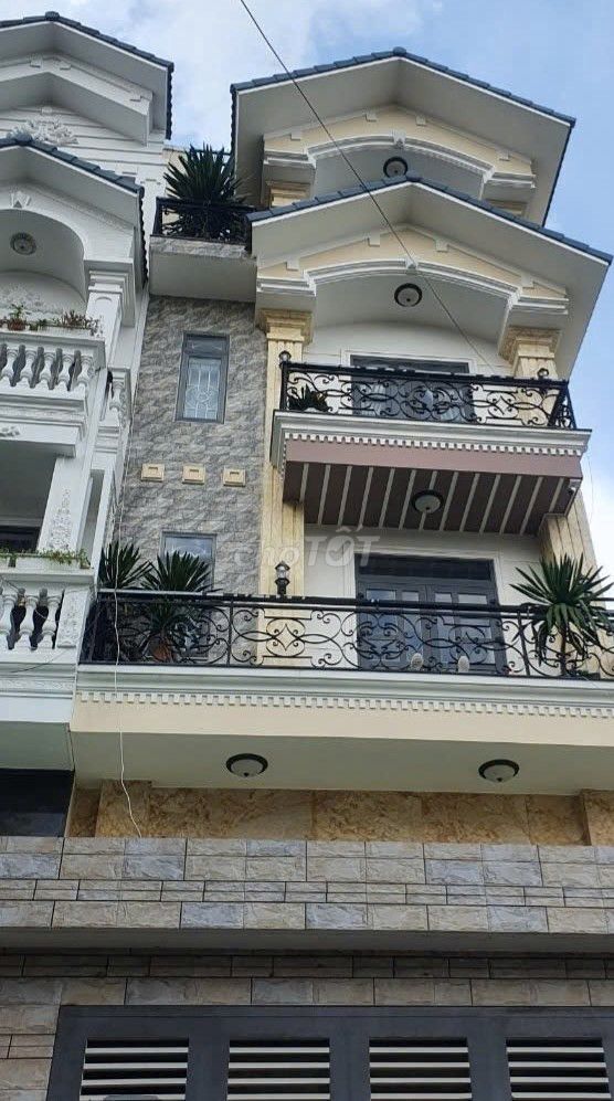 Nhà cho thuê HXH 247/2A Huỳnh Văn Bánh, Phú Nhuận 81m² - Nhà mới đẹp, tiện ích đa dạng!