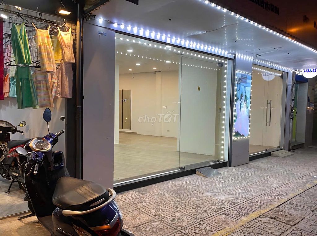 Mặt Bằng Mặt Tiền Đường Hoàng Sa, Quận 3 - Diện Tích 152m² Chỉ 30 Triệu/tháng!