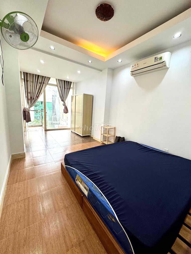 Phòng Studio Cửa Sổ Ban Công 40m² tại Cầu Bông - Thiết kế Sang Trọng, Sẵn Sàng Vào Ở!