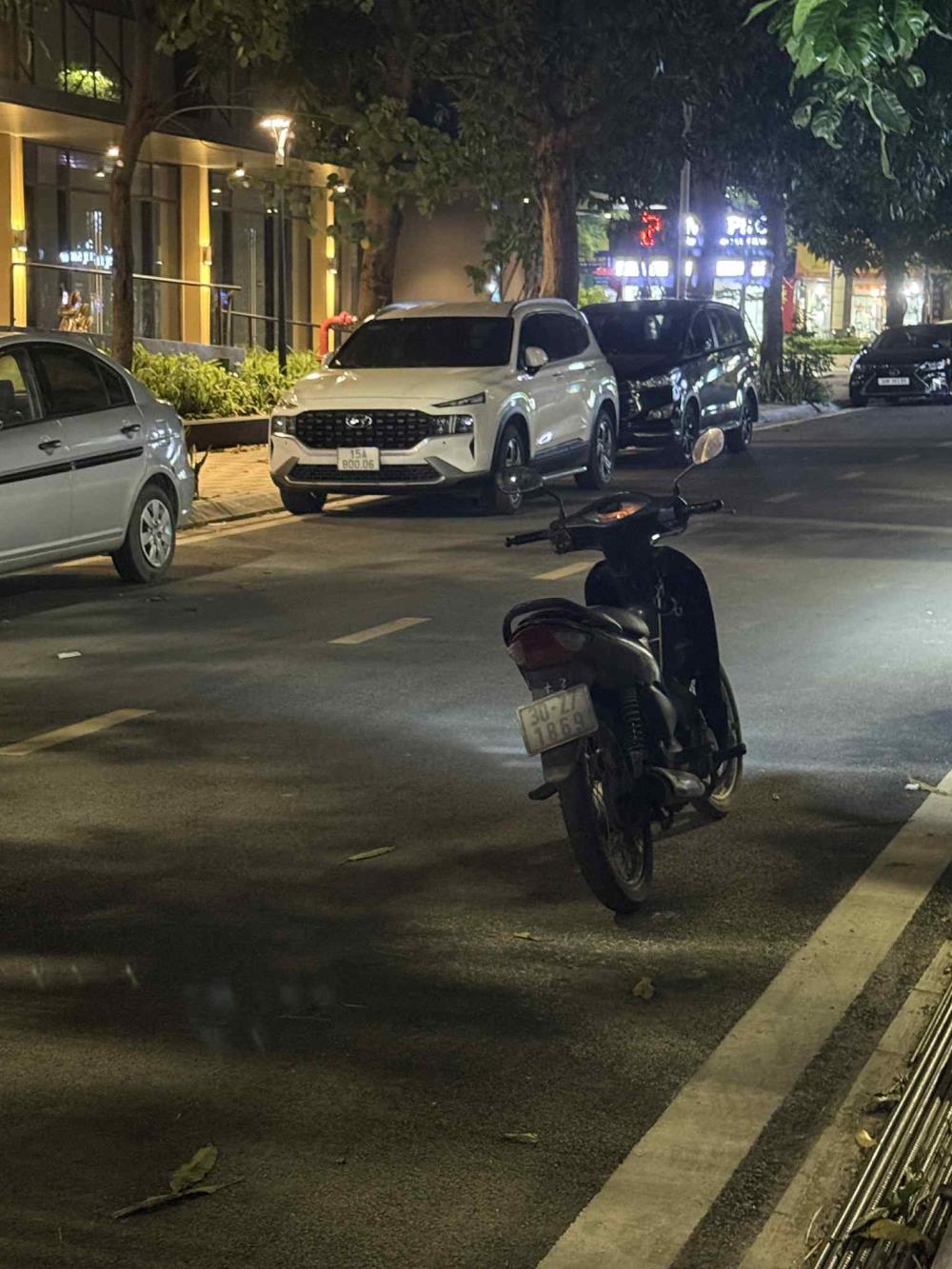 Bán nhà phố Lạc Long Quân, Tây Hồ 132m² giá 76 tỷ - Đầu tư lý tưởng!