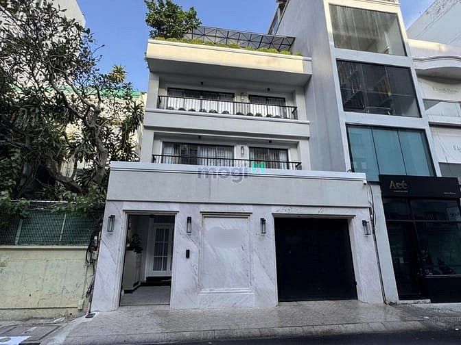 Biệt Thự Hiện Đại 4 Tầng Mặt Tiền Đường Nguyễn Văn Thủ Quận 1 - Thiết Kế Sang Trọng, Đẳng Cấp