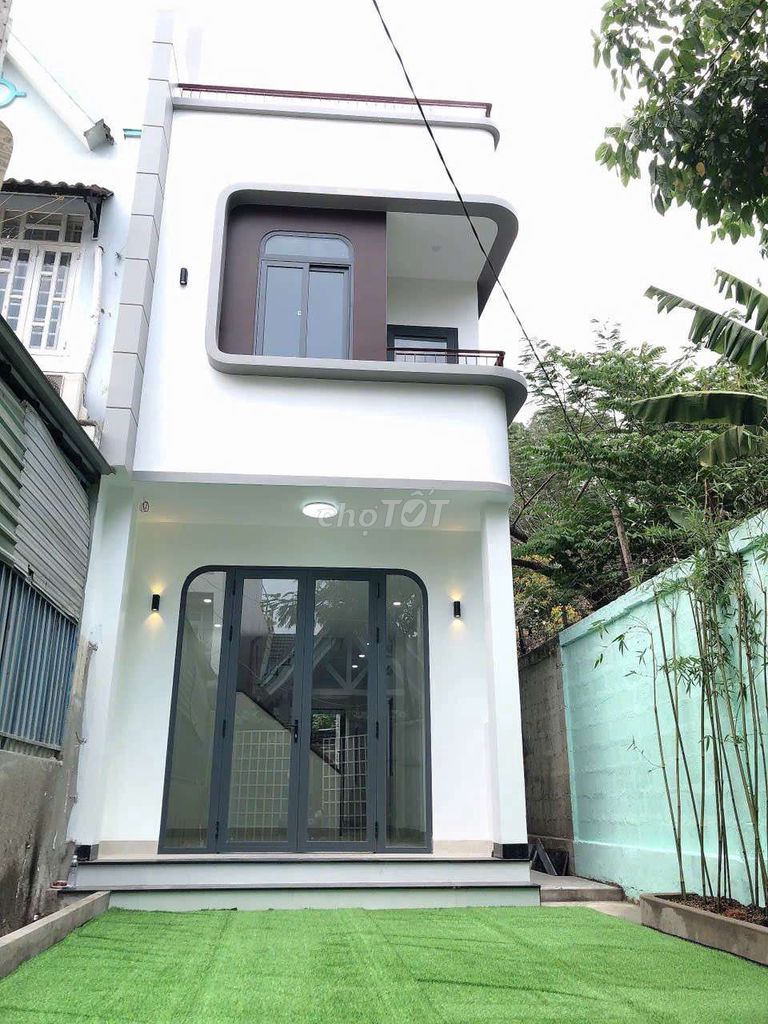 Nhà mới 120m² cho thuê gần chợ Linh Xuân - Sân đậu ô tô, 4PN, 5WC