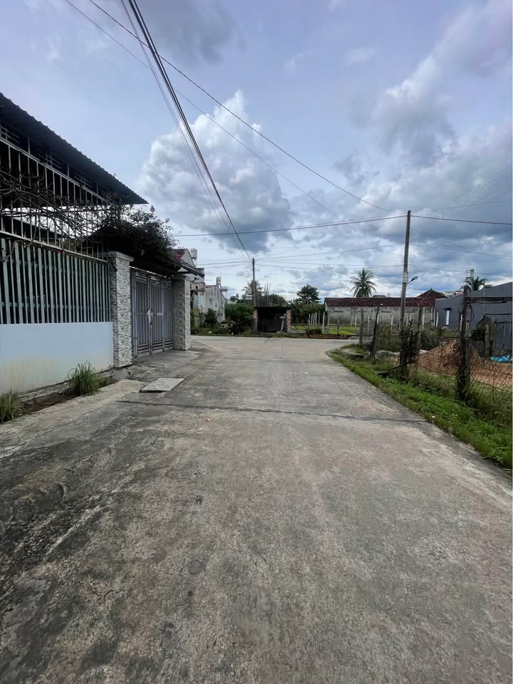 Nhà và đất mặt tiền Lê Văn Tám, phường Trường Chinh, 286m² giá 3 tỷ - Khu dân trí cao, an ninh!