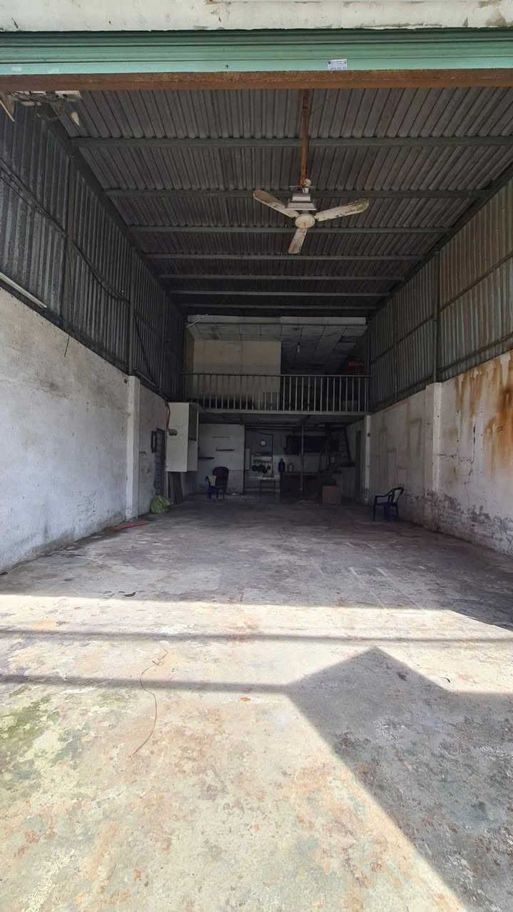 Kho cho thuê Thạnh Xuân Q12 86m² giá 6 triệu - Điện 3 pha, đường rộng 8m!