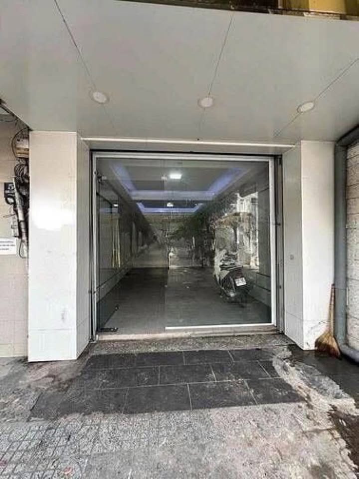 Nhà mặt tiền Hùng Vương, Quận 5, 60m² - Kinh doanh tự do!