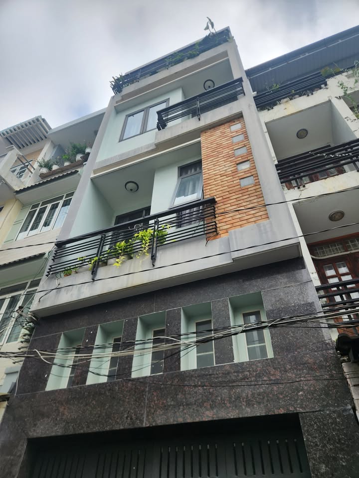 Nhà phố 4 tầng Đường D, Bình Thạnh 63m² giá 12.89 tỷ - Cơ hội hiếm có!