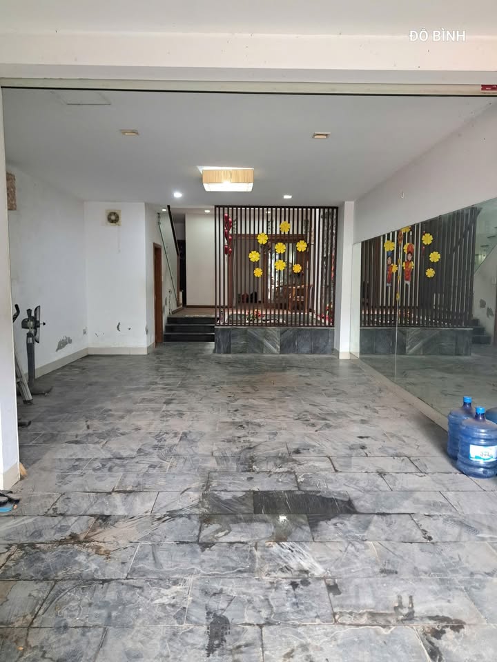 Cho thuê nhà 5 tầng mặt tiền Phan Đăng Lưu 120m² - Phù hợp làm văn phòng, dạy học!