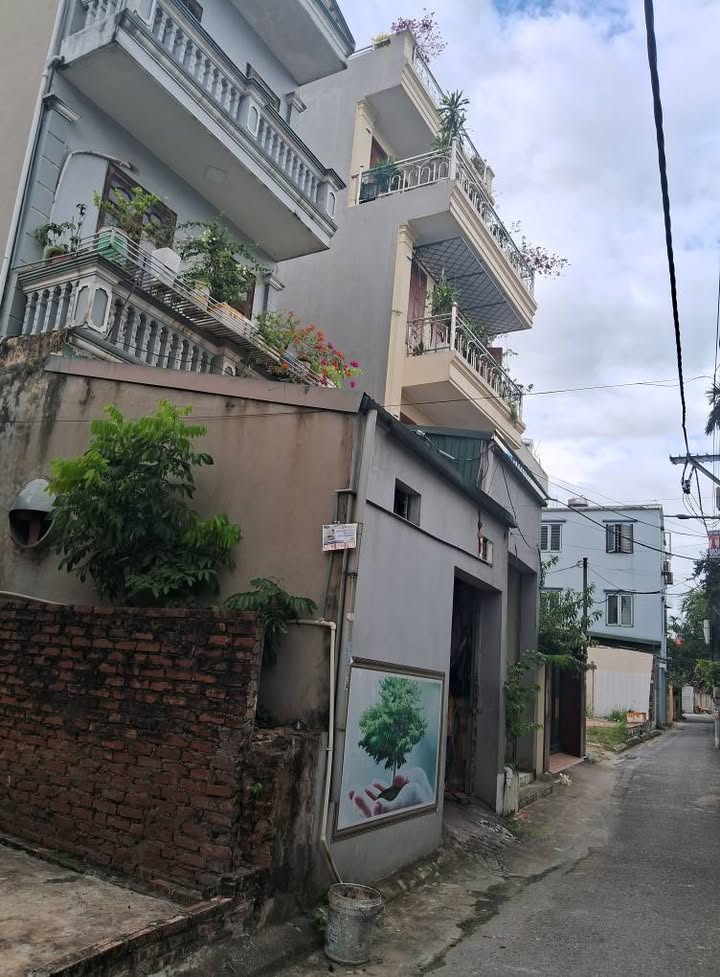 Đất Thạch Bàn 92m² giá 11 tỷ - Tặng nhà 3 tầng, ô tô vào tận nơi!