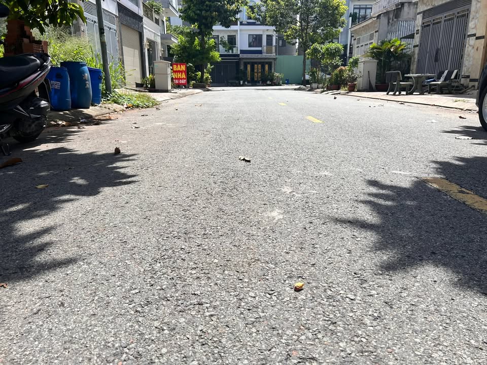 Nhà đẹp khu thương mại Đông Hòa Dĩ An 62m² giá 5 tỷ - Sẵn sàng vào ở!