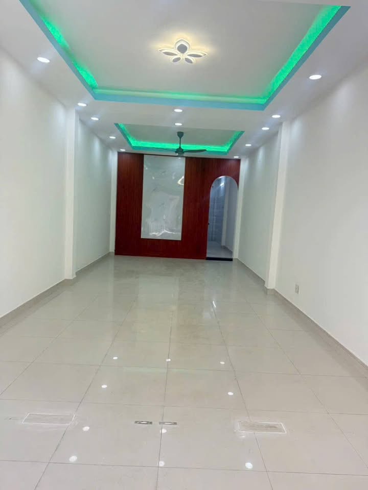 Nhà mặt tiền Đường 4, Bình Chiểu, Thủ Đức - Diện tích 90m², giá 5.8 tỷ - Kinh doanh thuận lợi!