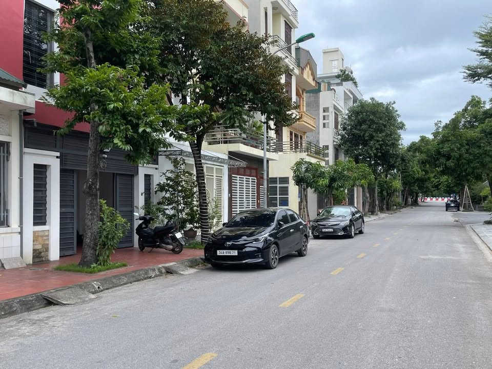 Bán nhà 4 tầng mặt phố An Dương Vương, 98m² giá 7 tỷ - Hướng Nam thoáng mát!