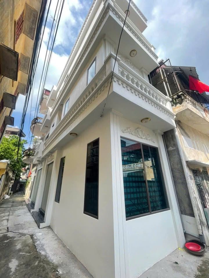 Nhà đẹp 3 tầng phố Hồng Quang 49m² giá 3 tỷ - Sẵn sàng giao dịch!