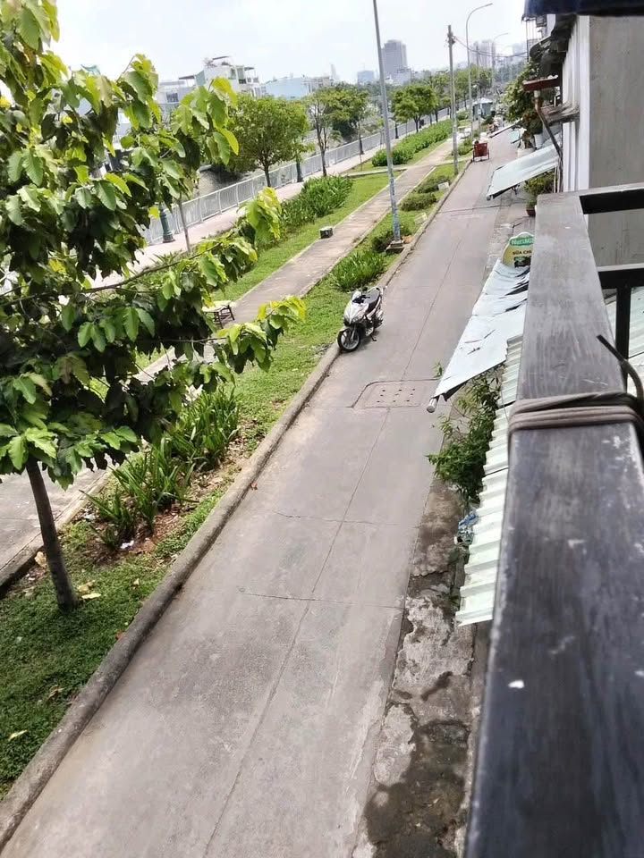 Nhà mặt tiền Ụ Cây, Q8, 10m² chỉ 1.65 tỷ - Sổ hồng riêng, công chứng liền tay!