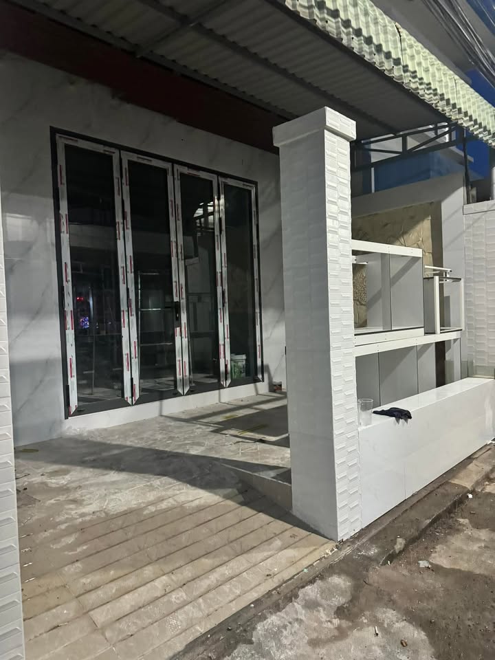 Nhà đẹp đang xây gần hoàn thiện Long Hải 75m² giá 1.85 tỷ - Sẵn sàng trao tay!