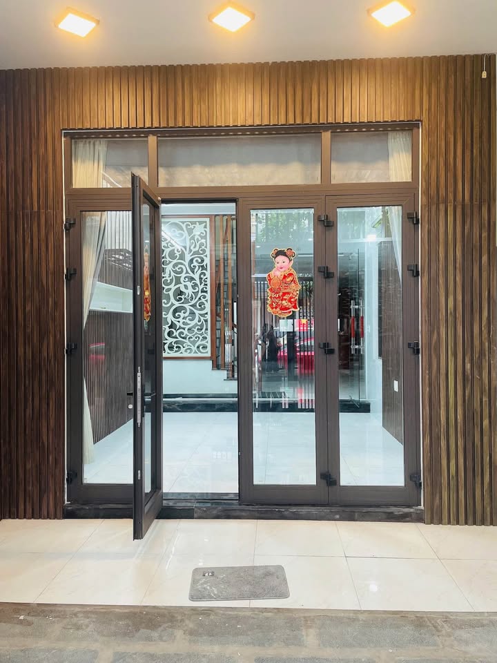 Nhà 3 tầng đường Nguyễn Mậu Tài 100m² giá 8.5 tỷ - Khu dân trí cao, thích hợp kinh doanh!