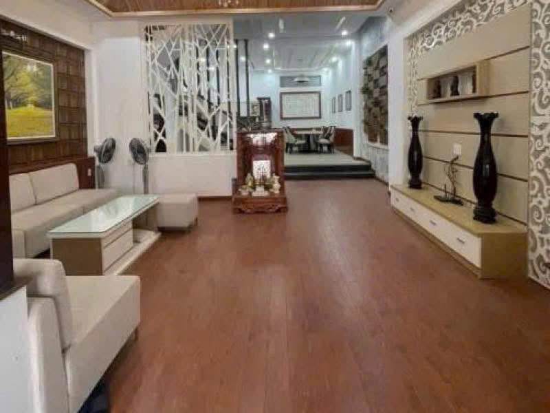 Nhà đẹp 3 tầng đường Cao Thắng, Buôn Ma Thuột 120m² giá 9.99 tỷ - Vị trí đắc địa gần Metro!