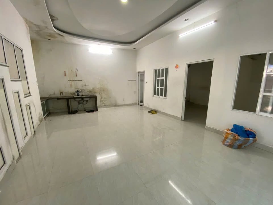 Nhà cấp 4 Phạm Nhữ Tăng - Thanh Khê, Đà Nẵng 108m² chỉ 15 triệu/tháng - Sẵn sàng cho thuê!