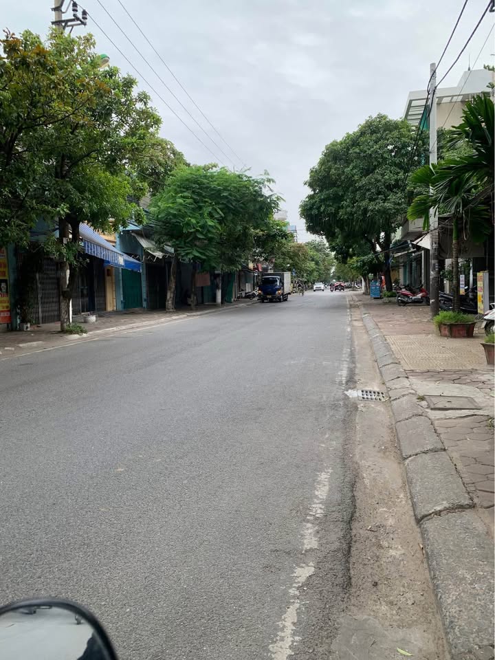 Nhà 2 tầng mặt đường Nguyễn Văn Trỗi, Nam Định - Giá chỉ 6.5 tỷ, thương lượng!