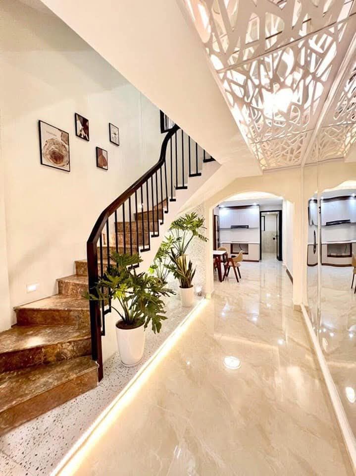 Nhà phố Trần Thái Tông 50m² giá 18.6 tỷ - Thiết kế sang trọng, kinh doanh đỉnh cao!