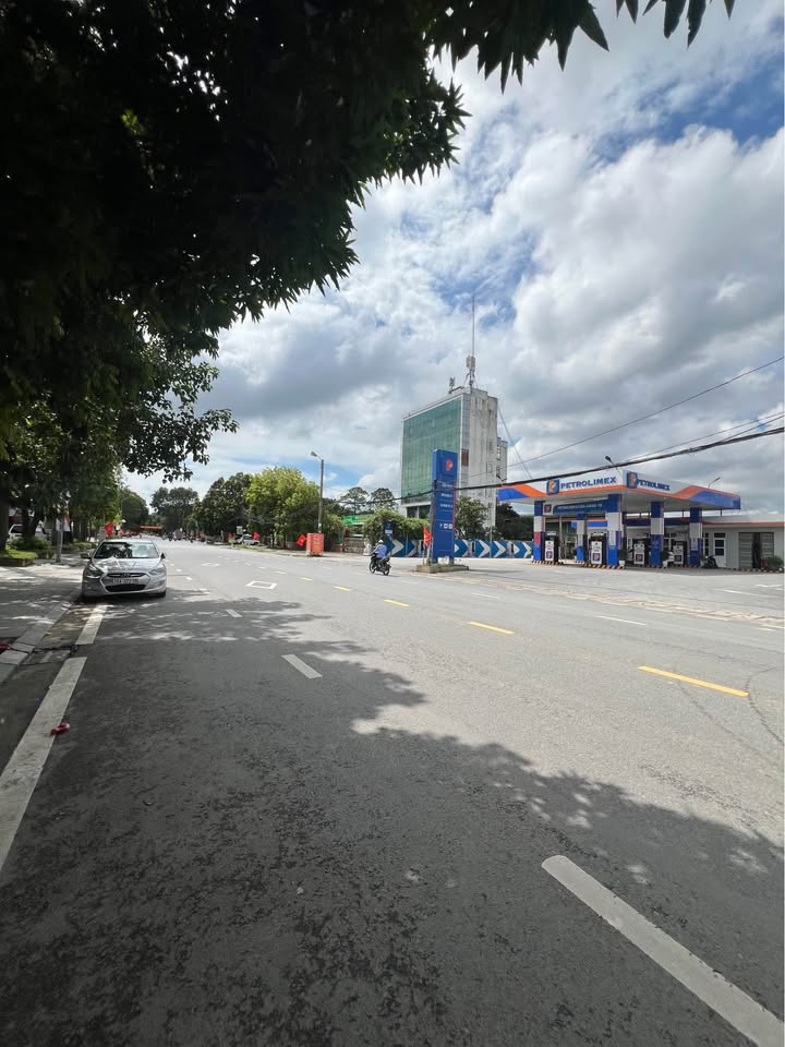 Nhà liền kề kinh doanh mặt phố Nguyễn Trãi 570m² giá 56 tỷ - Cơ hội vàng đầu tư!