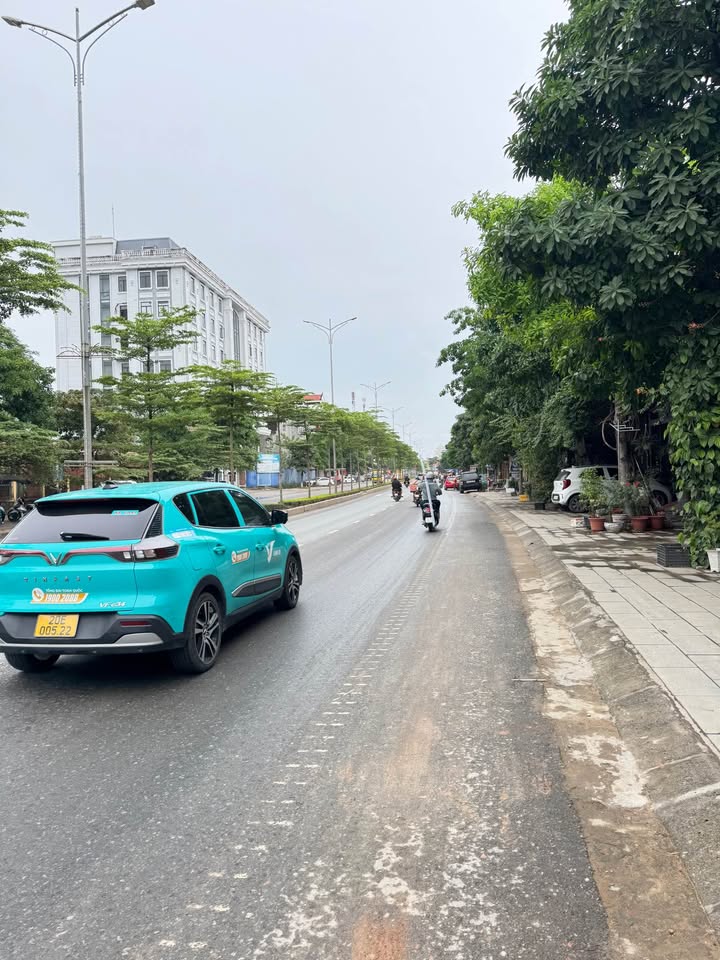 Nhà 3 tầng Tân Lập 92m² giá 3 tỷ - Vị trí thuận lợi gần chợ và bến xe!