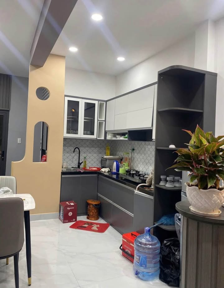 Nhà lầu lững mới xây tại Phú Trinh 40m² giá 1.98 tỷ - Sẵn sàng vào ở ngay!