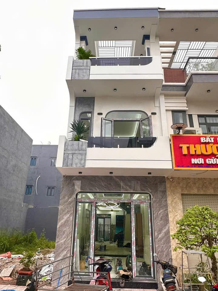 Nhà phố hiện đại Bình Chuẩn 68m² giá 4.7 tỷ - Full nội thất cao cấp!