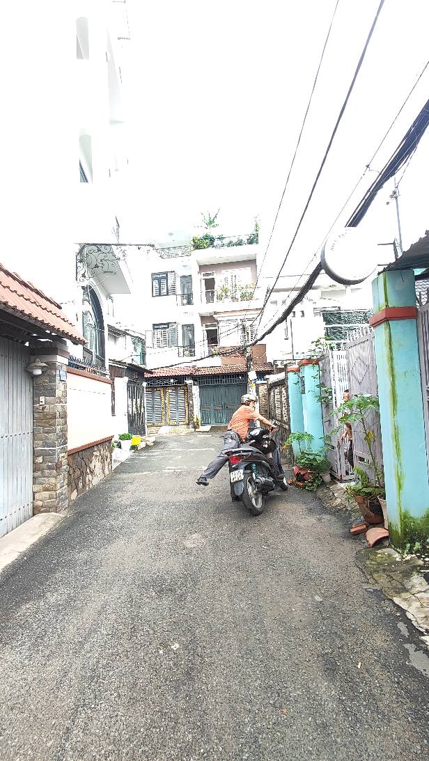 Đất nền Gò Vấp 70m² giá 6.8 tỷ - Khu vực phát triển gần công viên