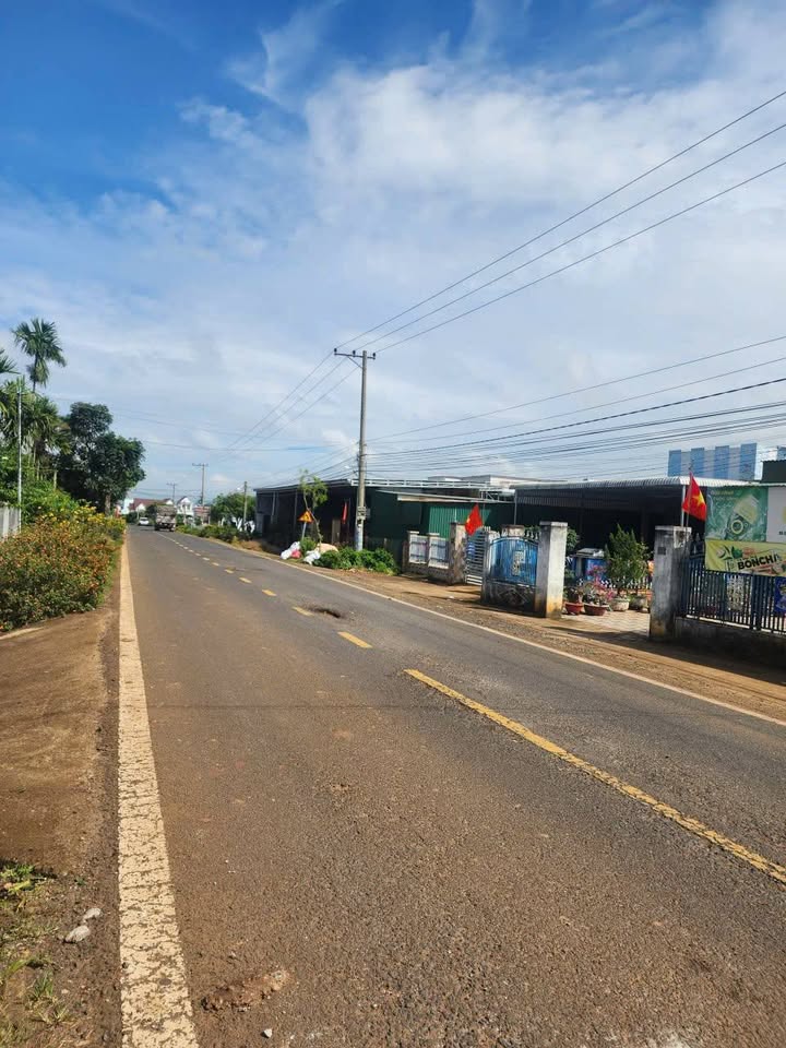 Bán đất tặng nhà mặt tiền đường Ba Cảng, Tân Hội 420m² giá 1.65 tỷ - Sẵn sàng ở ngay!