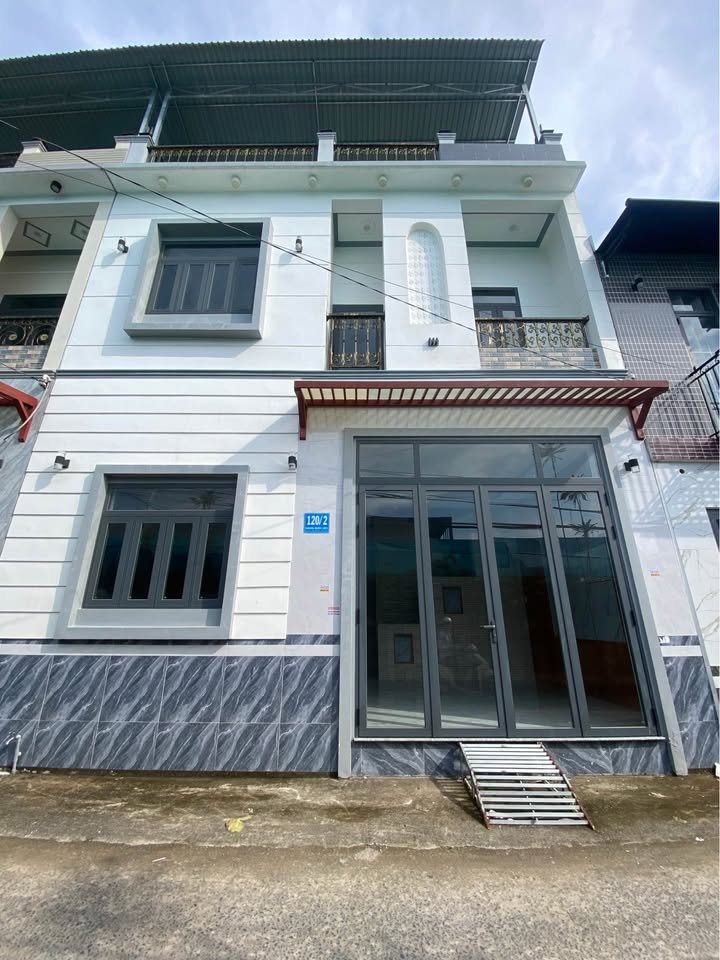 Bán nhà 2 tầng hẻm 120 Hoàng Quốc Việt 45m² - Sổ hồng hoàn công