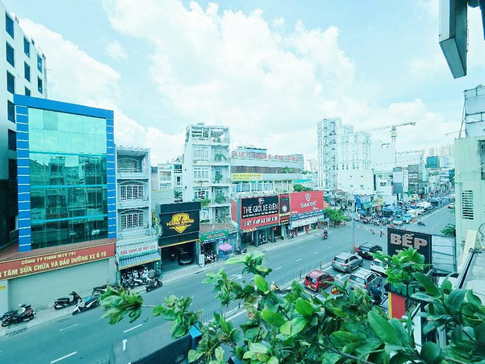 Mặt tiền kinh doanh Hoàng Văn Thụ, Phú Nhuận, 300m² giá hơn 10 tỷ - Đầu tư sinh lời cao!