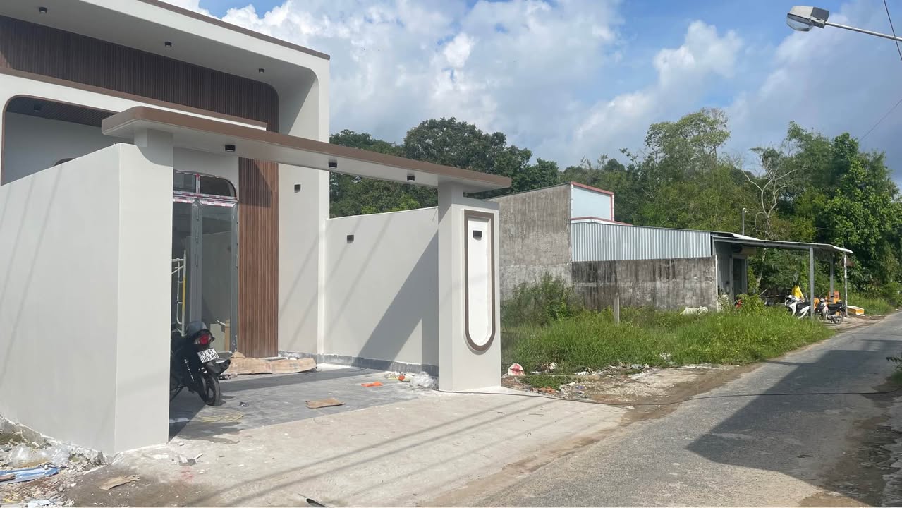 Nhà mặt tiền Vành Đai 2 Phường 3 Sóc Trăng 100m² giá 1.79 tỷ - Sẵn sàng vào ở!